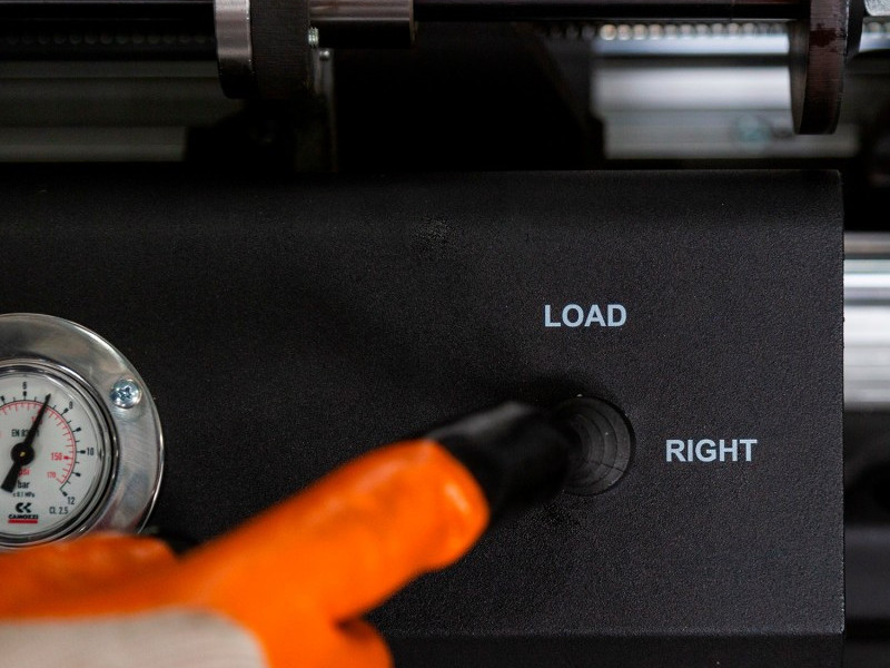 Mechanism for testing steering racks under load