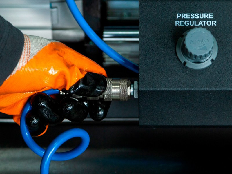 Mechanism for testing steering racks under load